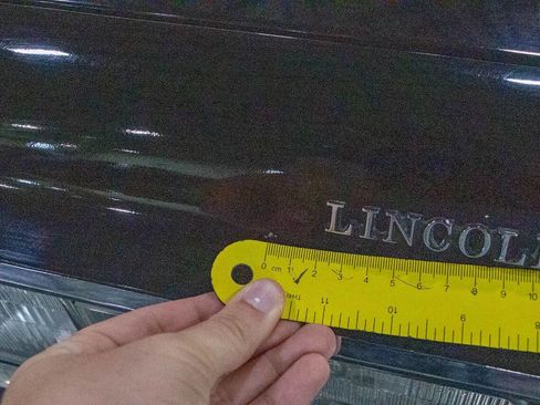 Used 1988 Lincoln Town Car Signature RWD image 34