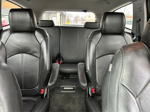 Used 2014 Chevrolet Traverse LT image 32