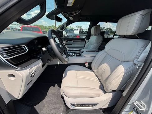 New 2026 Jeep Grand Wagoneer Summit AWD/4WD image 17