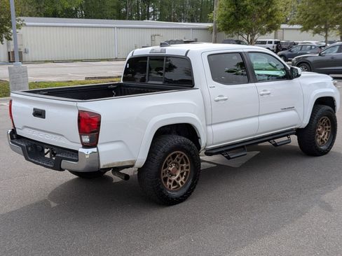 Used 2022 Toyota Tacoma SR5 w/ SR5 Appearance Package (SM) image 3