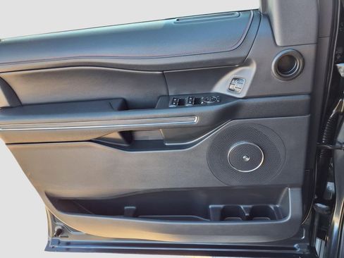 Used 2022 Ford Expedition Limited image 29