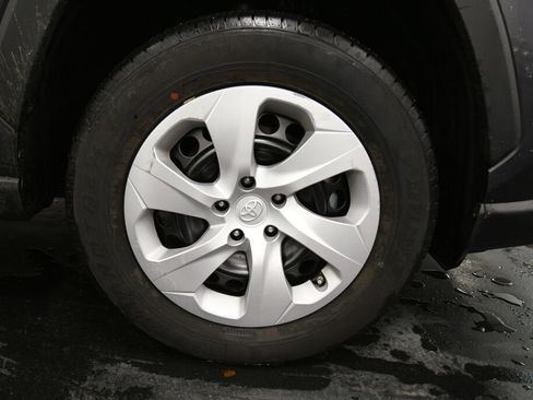 Certified 2024 Toyota RAV4 LE image 28