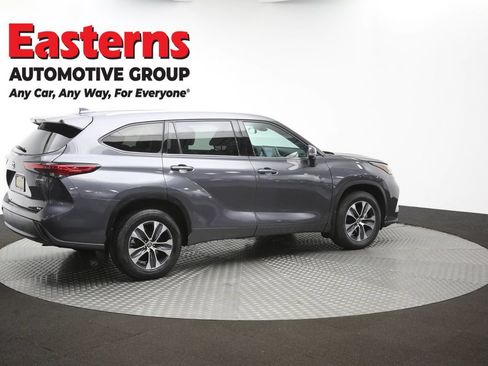 Used 2022 Toyota Highlander XLE AWD/4WD image 44