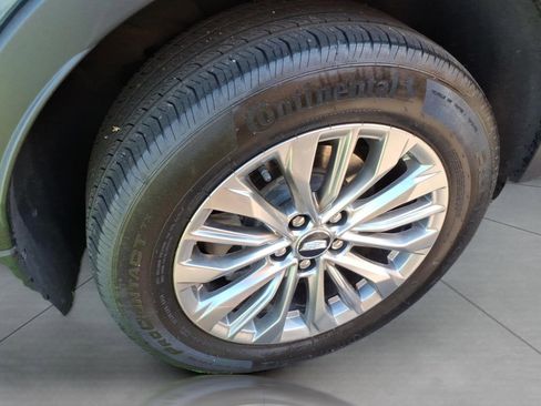 Used 2025 Cadillac XT4 Premium Luxury AWD/4WD image 5
