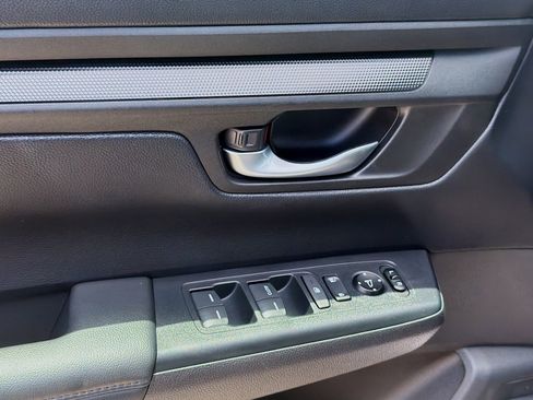 Used 2023 Honda CR-V LX image 17