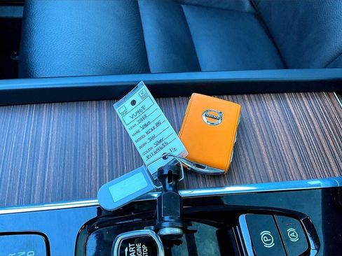 Certified 2023 Volvo XC60 B5 Plus w/ Climate Package image 34