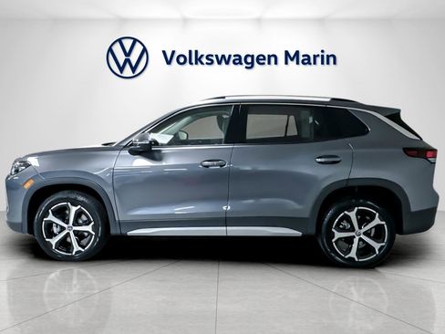 New 2026 Volkswagen Tiguan SE image 2