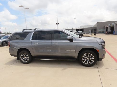 Used 2021 Chevrolet Suburban LT w/ LT Signature Package AWD/4WD image 10