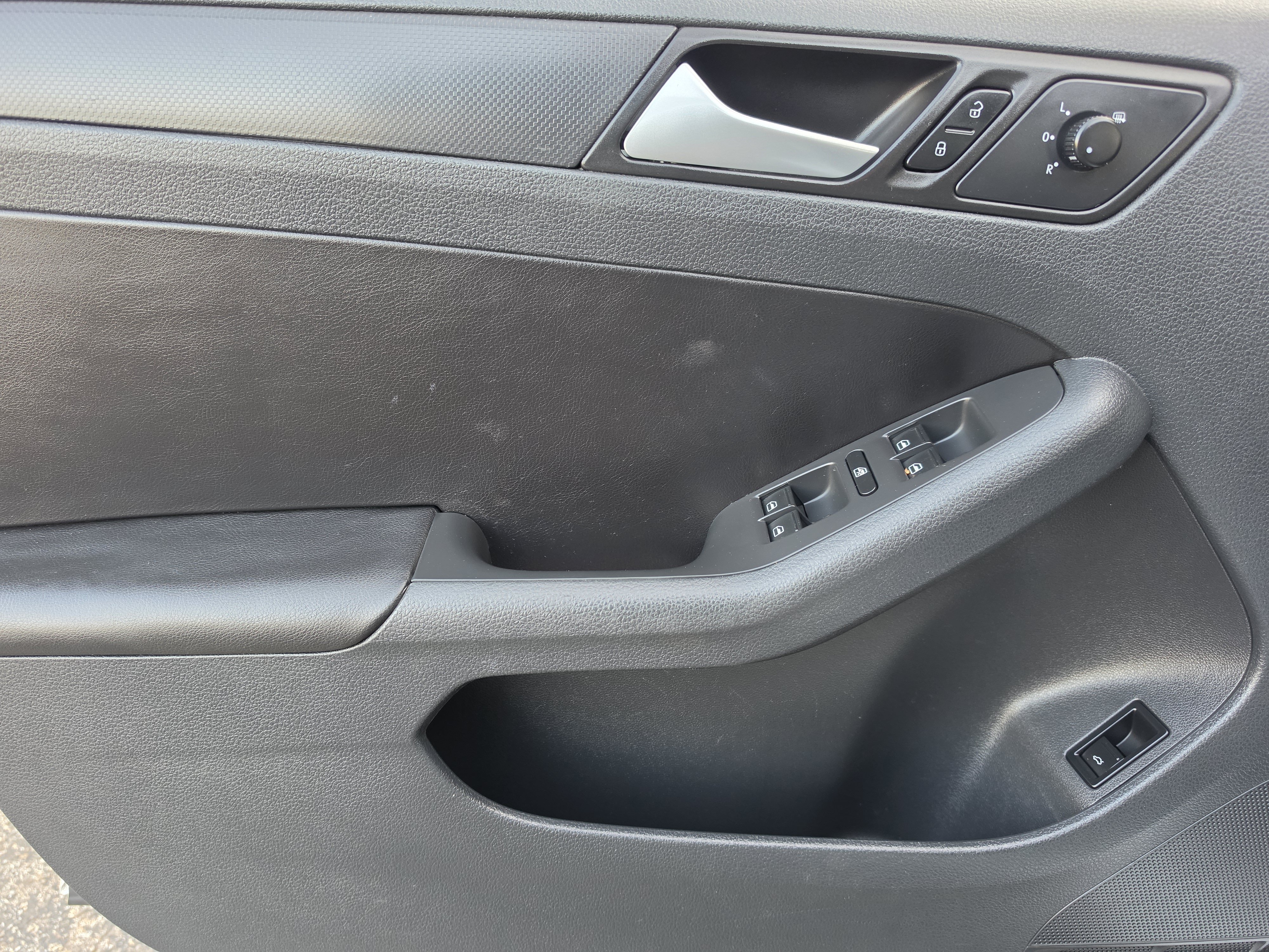 Used 2014 Volkswagen Jetta SE FWD image 23