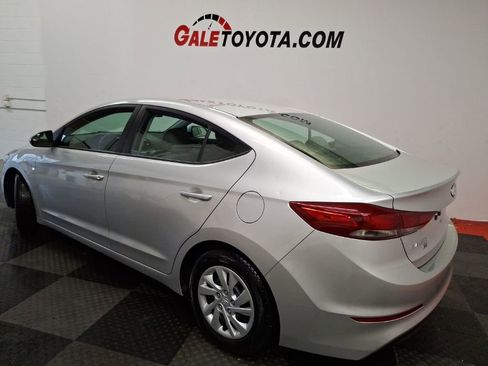 Used 2018 Hyundai Elantra SE image 10
