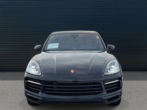 Used 2022 Porsche Cayenne Platinum Edition image 2