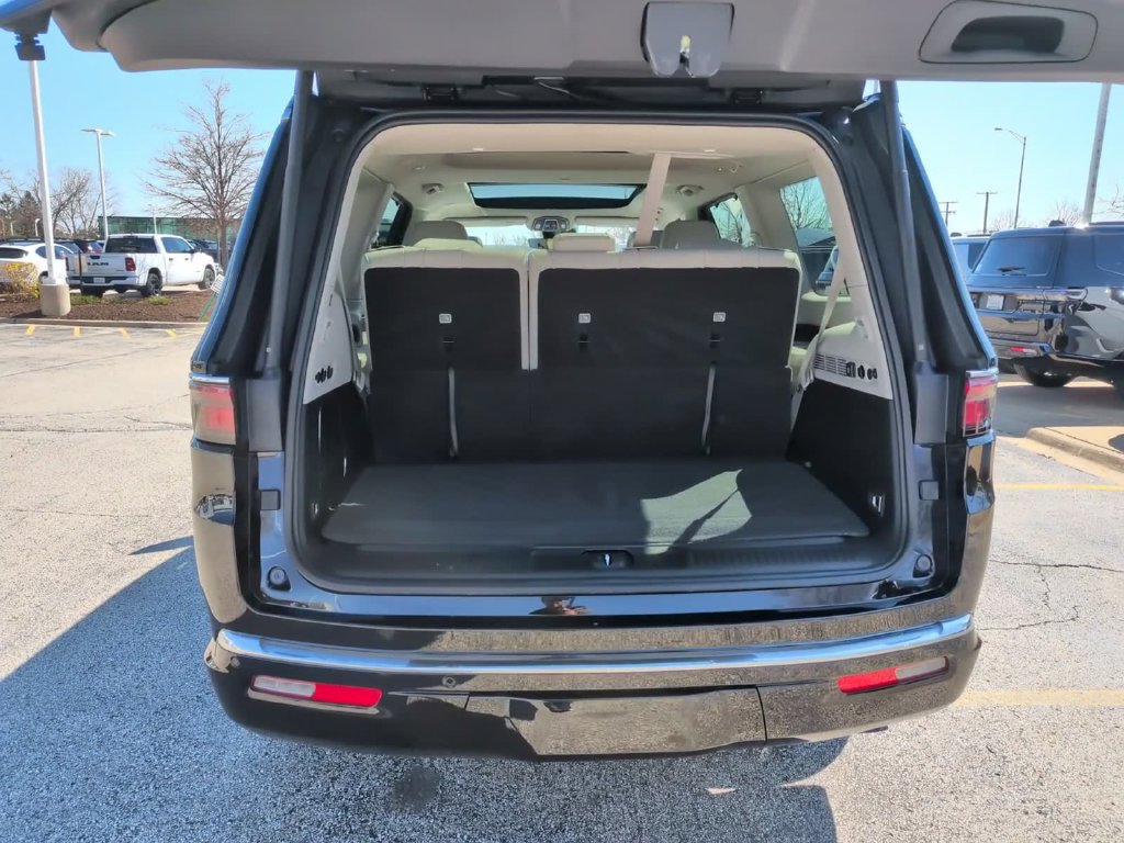 Used 2024 Jeep Wagoneer 4WD w/ Premium Group I image 8