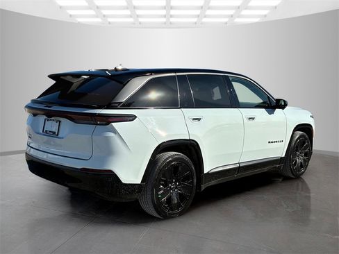 Used 2024 Jeep Wagoneer Launch Edition image 5