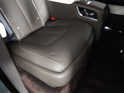 Used 2023 Rolls-Royce Cullinan w/ Cullinan Package image 35