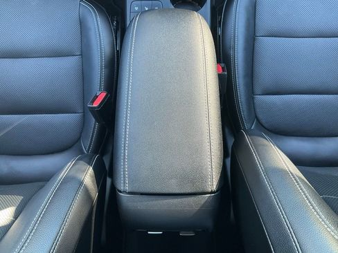 Used 2020 Ford Escape Titanium image 32