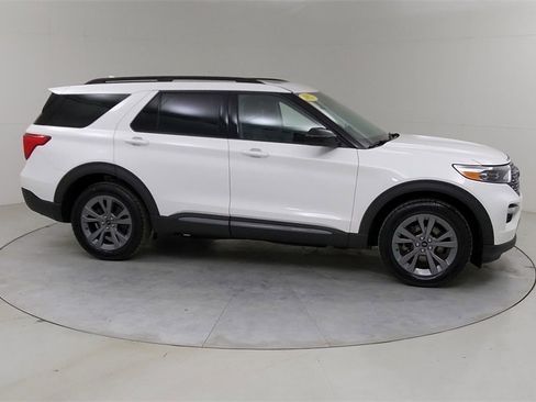 Certified 2022 Ford Explorer XLT w/ Equipment Group 202A image 13