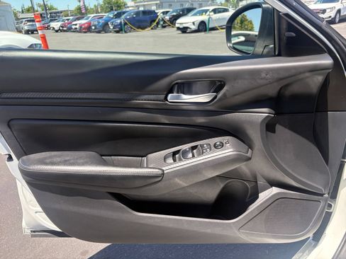 Used 2025 Nissan Altima 2.5 SV FWD image 18