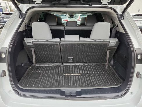 Used 2022 Toyota Highlander XLE image 28