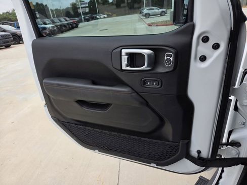 Used 2023 Jeep Wrangler Unlimited Rubicon 392 w/ Dual Top Group AWD/4WD image 10