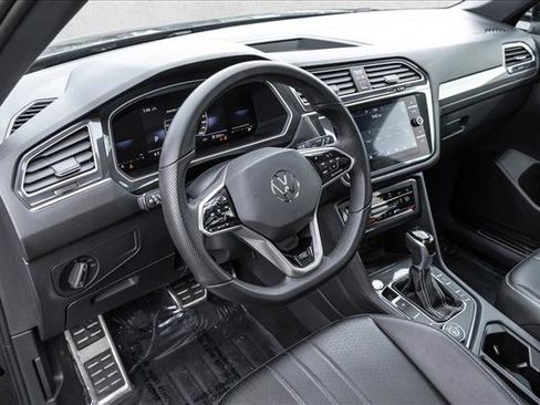 Used 2024 Volkswagen Tiguan SE R-Line image 10