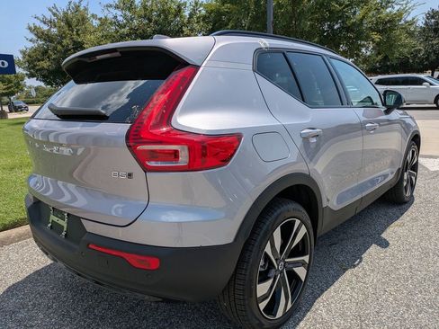 New 2026 Volvo XC40 B5 Plus w/ Climate Package image 4