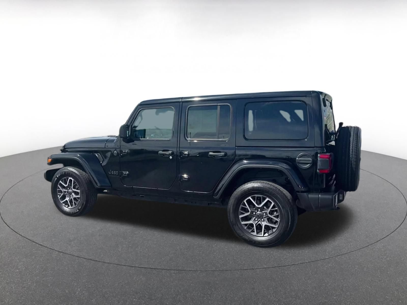 Used 2025 Jeep Wrangler Unlimited Sahara AWD/4WD image 8