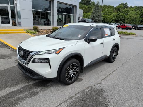 Used 2021 Nissan Rogue S FWD image 2