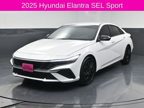 Used 2025 Hyundai Elantra Sport FWD image 2