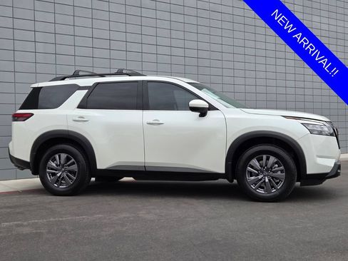 Used 2023 Nissan Pathfinder SV w/ Black Appearance Package FWD image 7