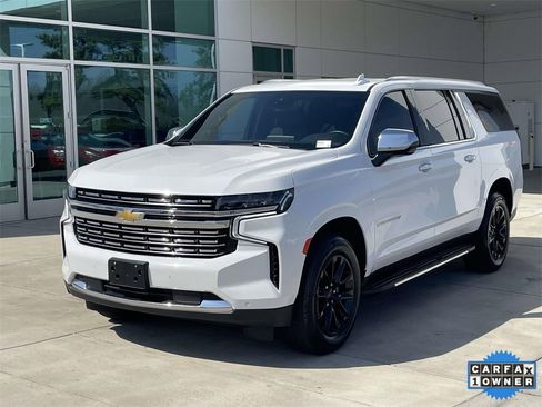 Used 2023 Chevrolet Suburban Premier image 2