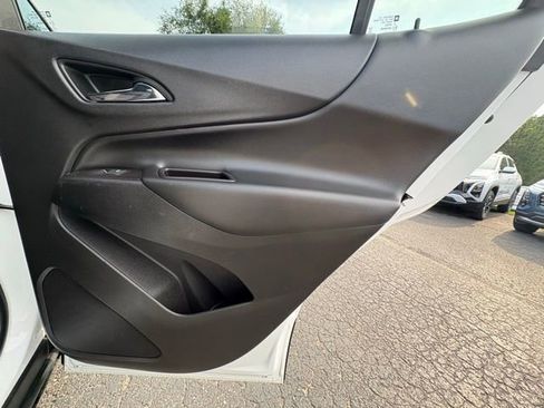 Used 2022 Chevrolet Equinox LT w/ Driver Convenience Package image 36