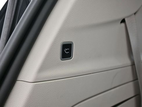 Used 2024 Chrysler Pacifica Select image 42