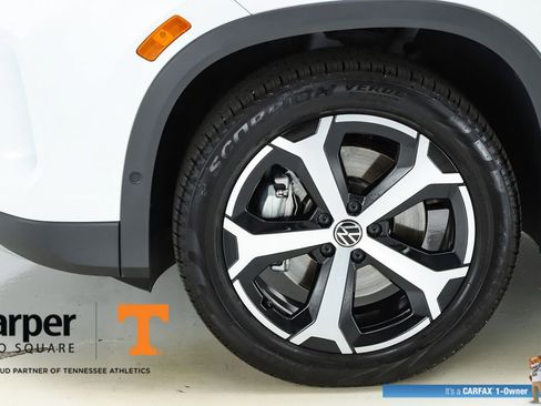 Used 2025 Volkswagen Tiguan SE w/ Panoramic Sunroof Package AWD/4WD image 44