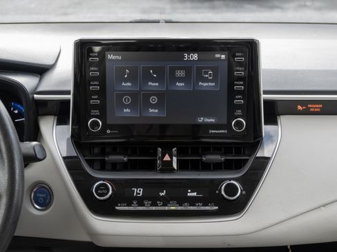 Used 2021 Toyota Corolla LE image 25