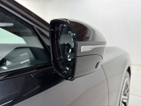 Used 2025 BMW 740i xDrive w/ Premium Package image 28