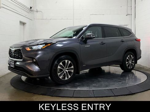 Used 2020 Toyota Highlander XLE image 4