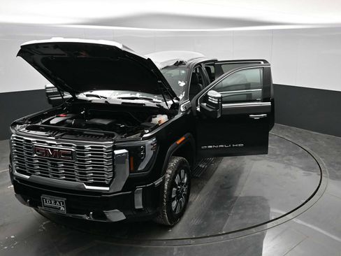 Used 2025 GMC Sierra 2500 Denali image 42