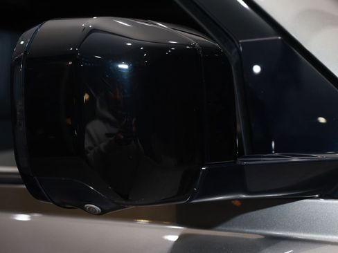 Used 2023 Land Rover Defender 110 X-Dynamic SE image 47