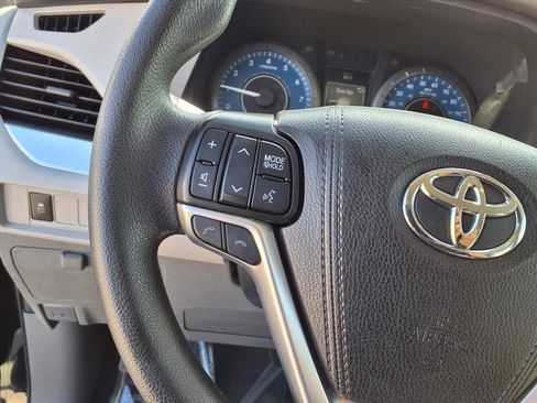 Used 2020 Toyota Sienna L image 15