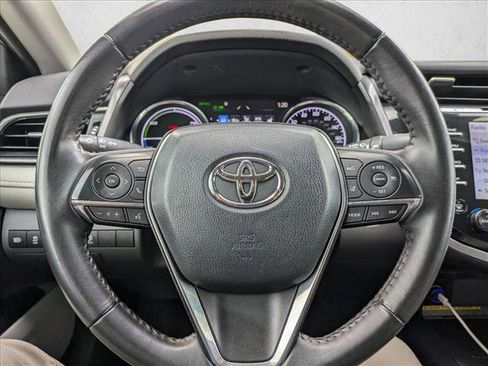 Used 2020 Toyota Camry XLE image 12