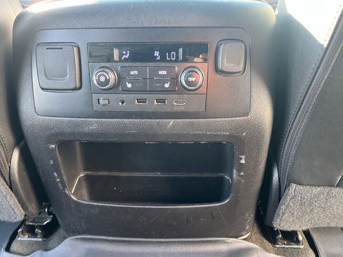 Used 2018 GMC Yukon XL SLT w/ Premium Edition AWD/4WD image 40