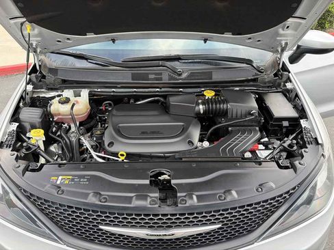 Used 2022 Chrysler Voyager LX FWD image 31
