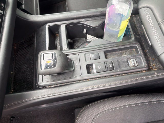 Used 2025 Nissan Pathfinder S FWD image 38
