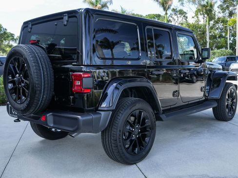 Used 2025 Jeep Wrangler Unlimited Sahara AWD/4WD image 26
