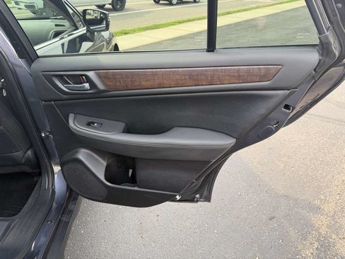 Used 2017 Subaru Outback 2.5i Limited AWD/4WD image 17
