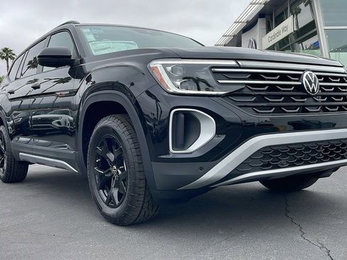 New 2025 Volkswagen Atlas Peak Edition SE image 5