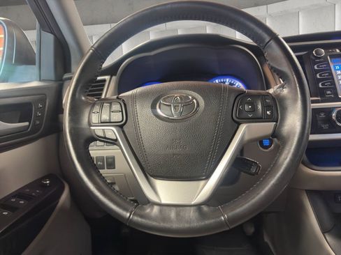 Used 2015 Toyota Highlander Limited AWD/4WD image 16