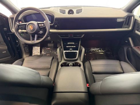 Certified 2025 Porsche Cayenne E-Hybrid Coupe AWD/4WD image 17