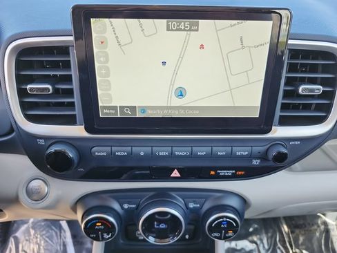 Used 2023 Hyundai Venue Limited FWD image 23