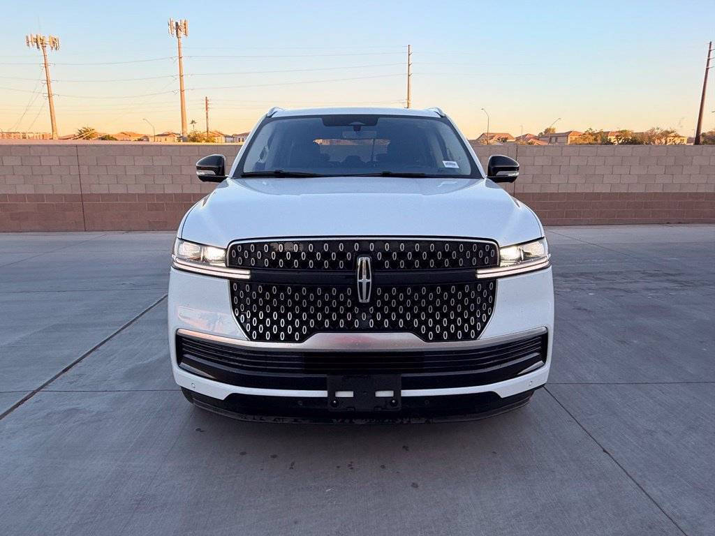Used 2025 Lincoln Navigator Reserve AWD/4WD image 4